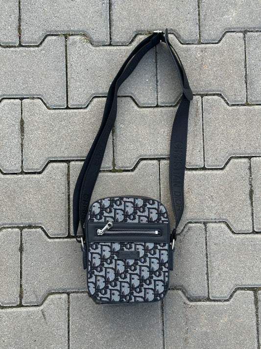 CHRISTIAN DIOR UMHÄNGETASCHE MONOGRAM IN SCHWARZ/WEISS | 1:1 REPLICA
