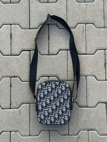 CHRISTIAN DIOR UMHÄNGETASCHE MONOGRAM IN SCHWARZ/WEISS | 1:1 REPLICA
