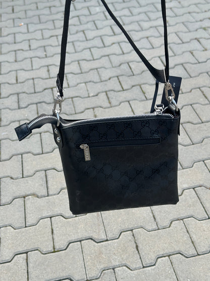 GUCCI UMHÄNGETASCHE IN SCHWARZ MIT GG-MONOGRAMM | 1:1 REPLICA | HIGH END QUALITY