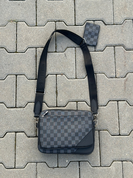 LOUIS VUITTON UMHÄNGETASCHE MIT DAMIER-MUSTER IN SCHWARZ UND MIT 2 POCHETTEN 1:1 REPLICA | PU LEDER