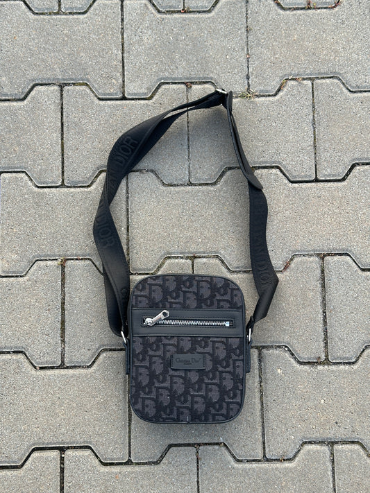 CHRISTIAN DIOR UMHÄNGETASCHE MONOGRAM IN SCHWARZ | 1:1 REPLICA