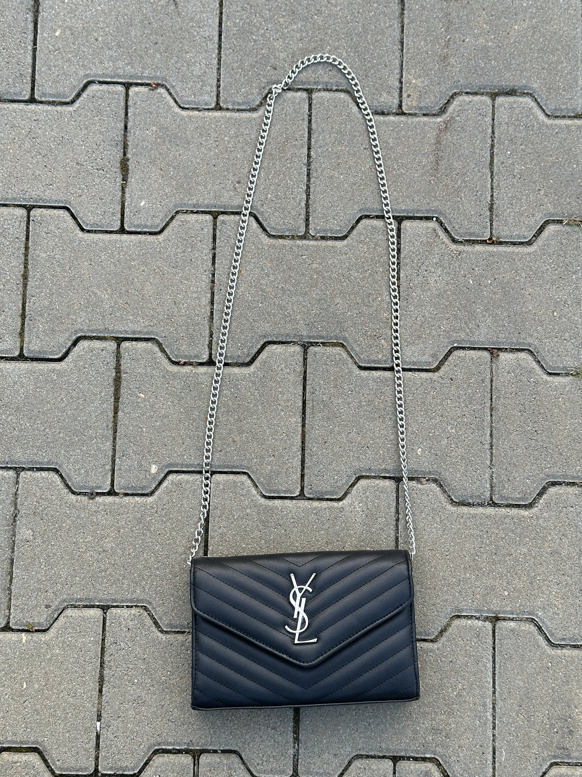 YVES SAINT LAURENT ENVELOPE BAG IN SCHWARZ MIT SILBERNEM LOGO | 1:1 REPLICA