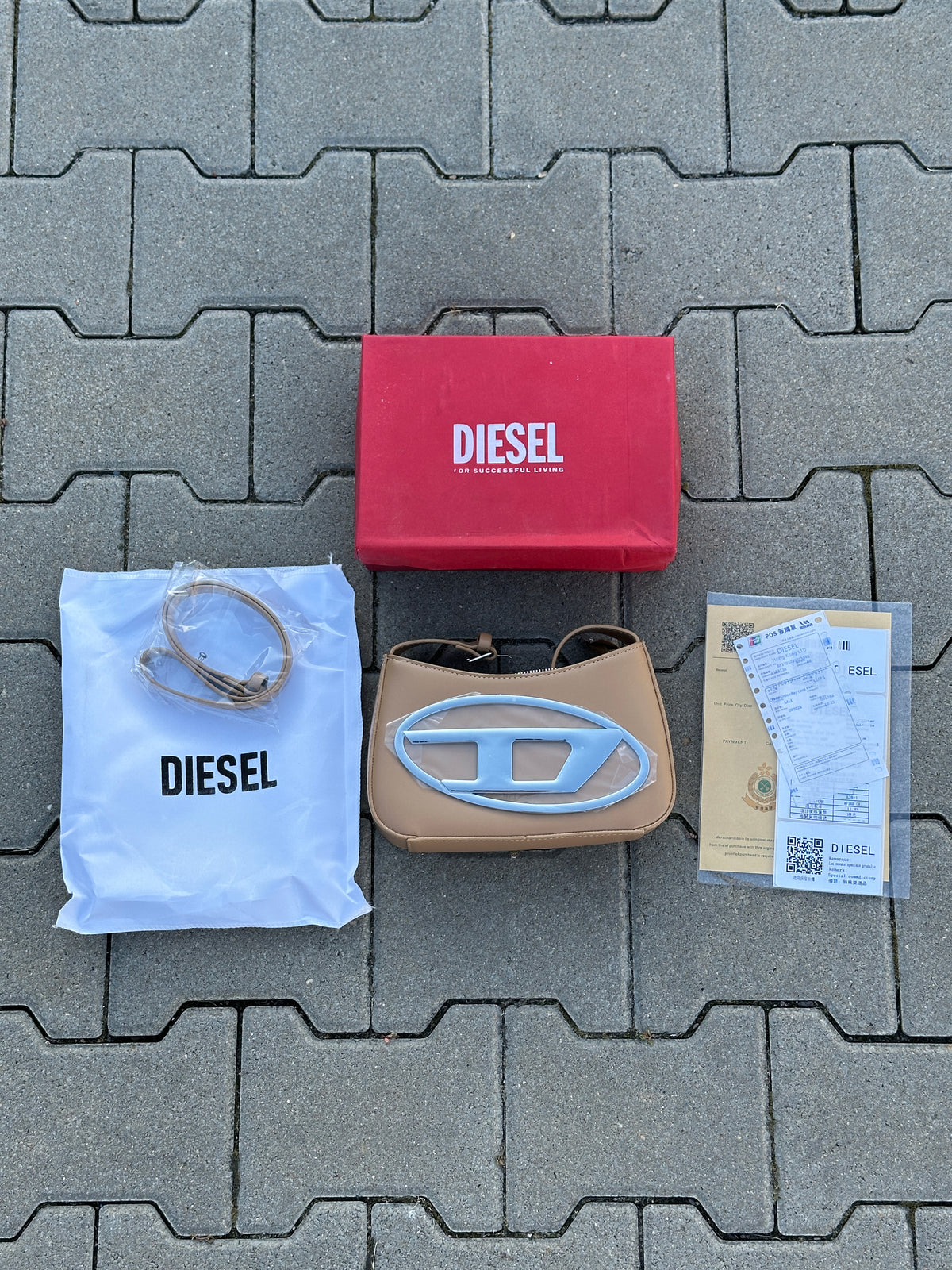 DIESEL HANDTASCHE BEIGE MIT OVALEM D-LOGO AUS METALL | 1:1 REPLICA