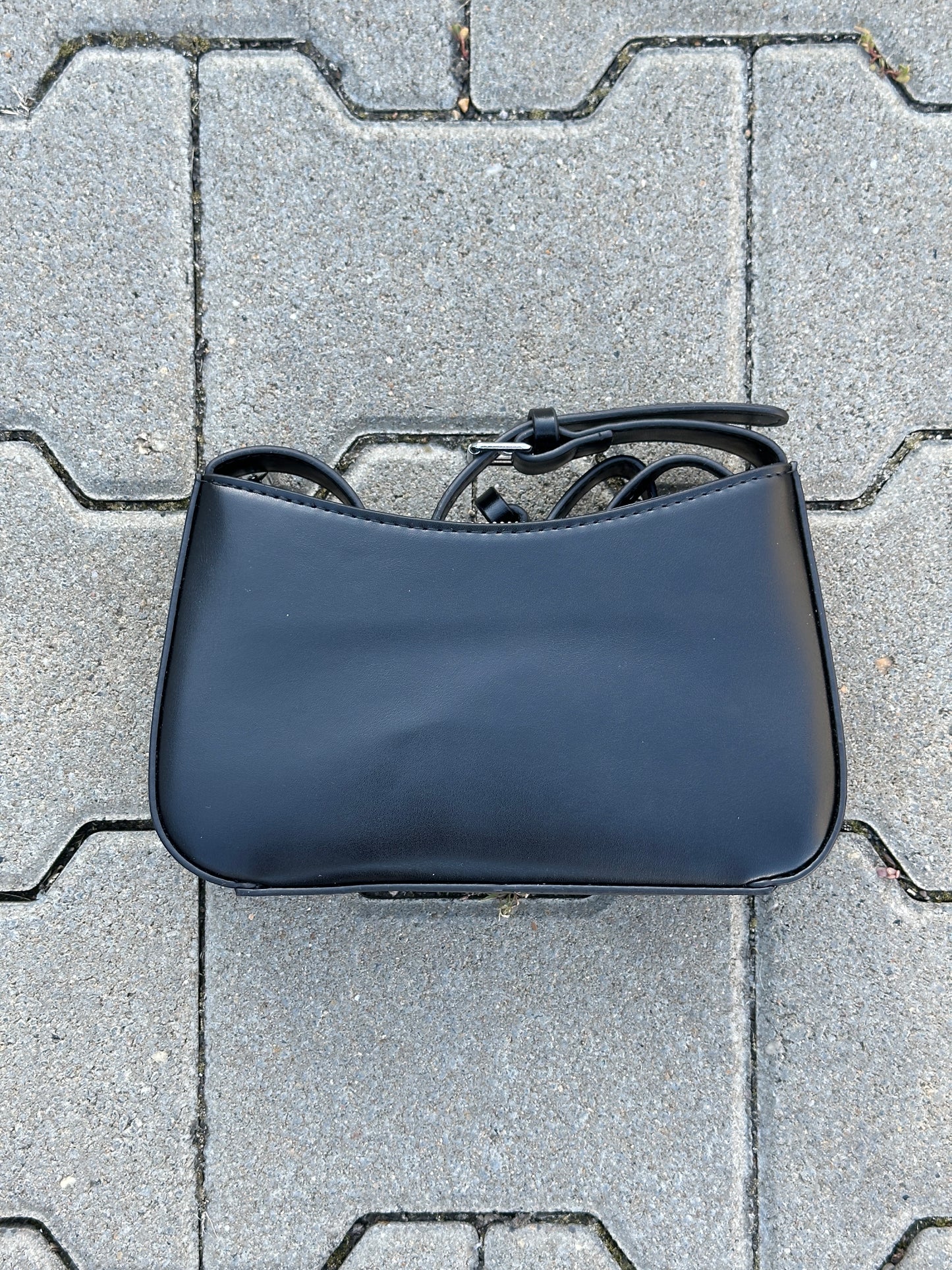 DIESEL HANDTASCHE SCHWARZ MIT OVALEM D-LOGO AUS METALL | 1:1 REPLICA
