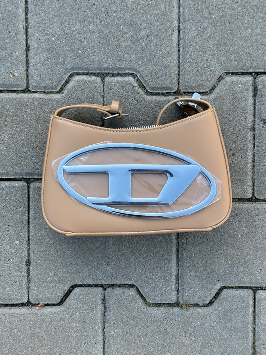 DIESEL HANDTASCHE BEIGE MIT OVALEM D-LOGO AUS METALL | 1:1 REPLICA