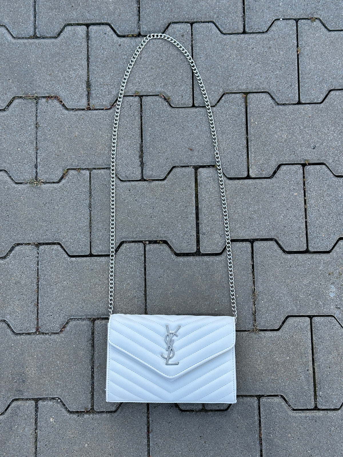 YVES SAINT LAURENT ENVELOPE BAG IN WEISS MIT SILBERNEM LOGO | 1:1 REPLICA