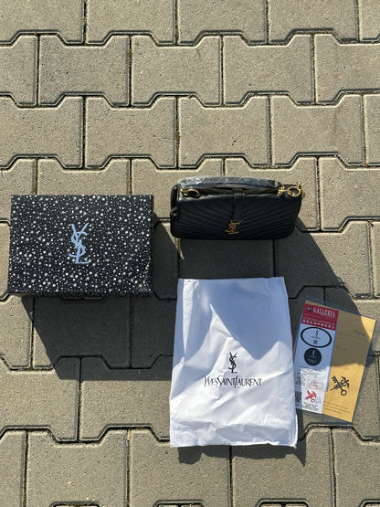 YSL UMHÄNGETASCHE MIT GOLDFARBENEM LOGO UND V-STEPPUNG | 1:1 REPLICA