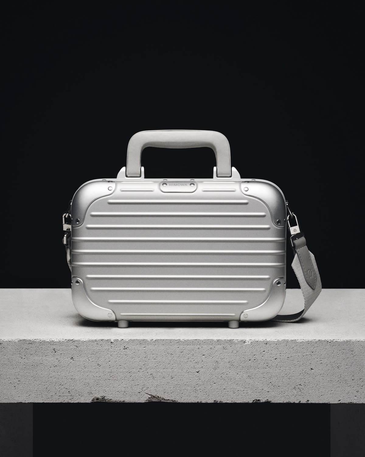 COQUE RIMOWA / COQUE DE TÉLÉPHONE - iPhone 13/14/15/16/17 Pro/Max - avec boîte - Réplique haut de gamme à l'échelle 1:1