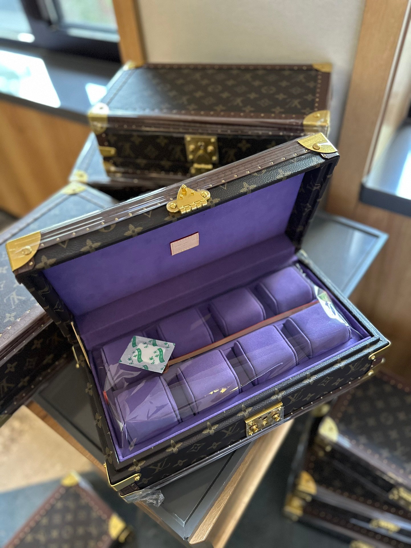 LOUIS VUITTON  COFFRET 8 MONTRES – Full Set  - 1:1 HIGH END