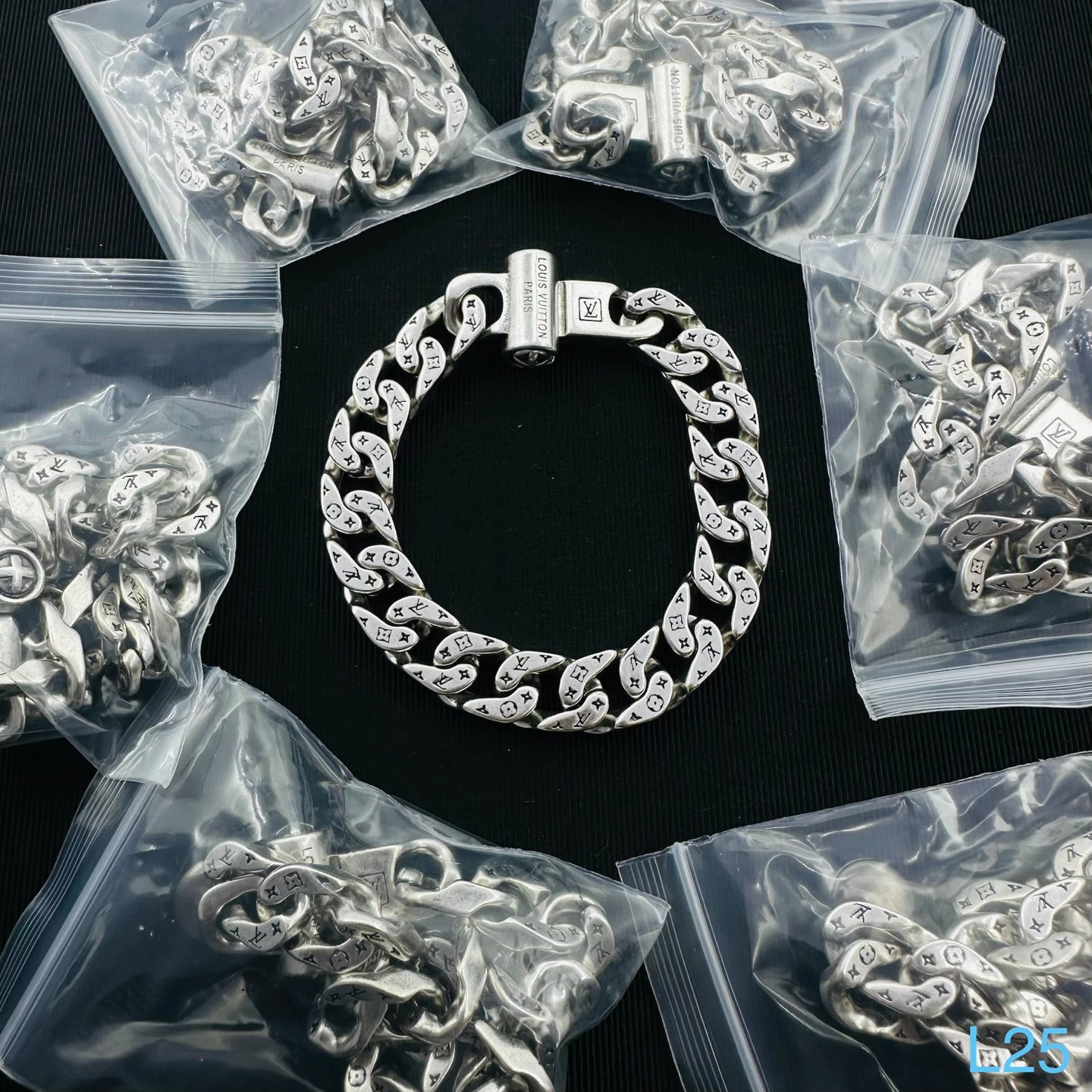 LOUIS VUITTON LV MONOGRAM CHAIN BRACELET – Full Set - 1:1 HIGH END