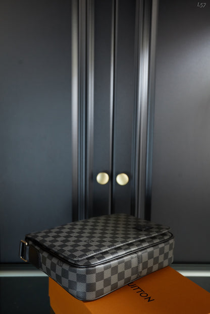 LOUIS VUITTON DISTRICT PM – Full Set  - 1:1 HIGH END