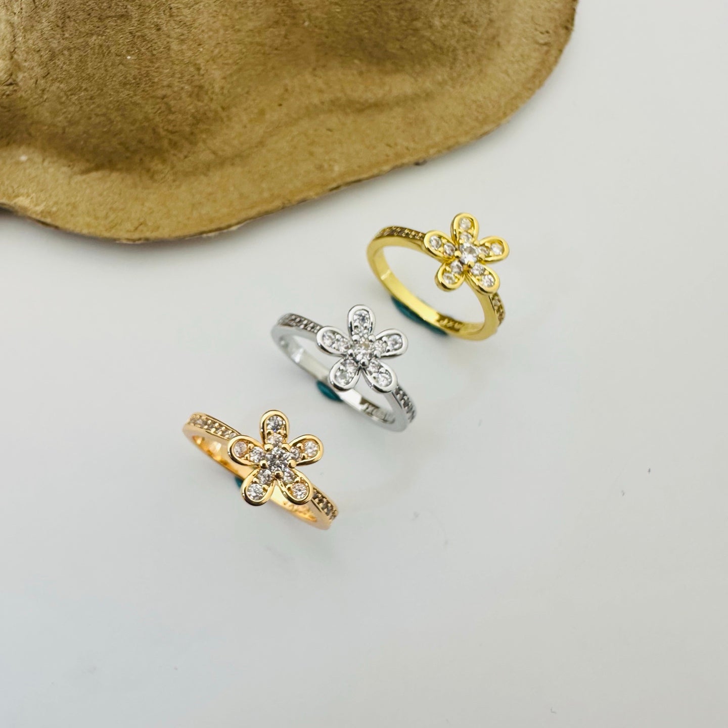VAN CLEEF & ARPELS SWEET ALHAMBRA FLOWER RING – FULL SET – 1:1 HIGH END