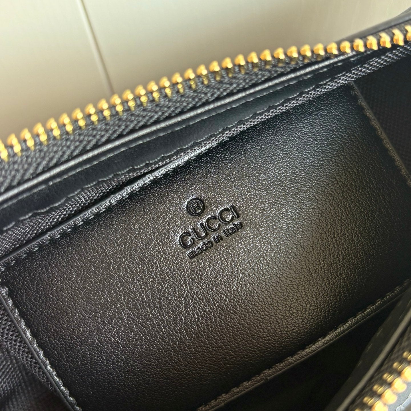 GUCCI SMALL GG EMBLEM SHOULDER - 1:1 HIGH END