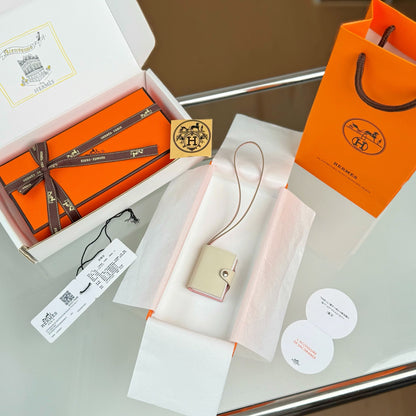 HERMÈS CARMEN NOTEBOOK CHARM – FULL SET – 1:1 HIGH END