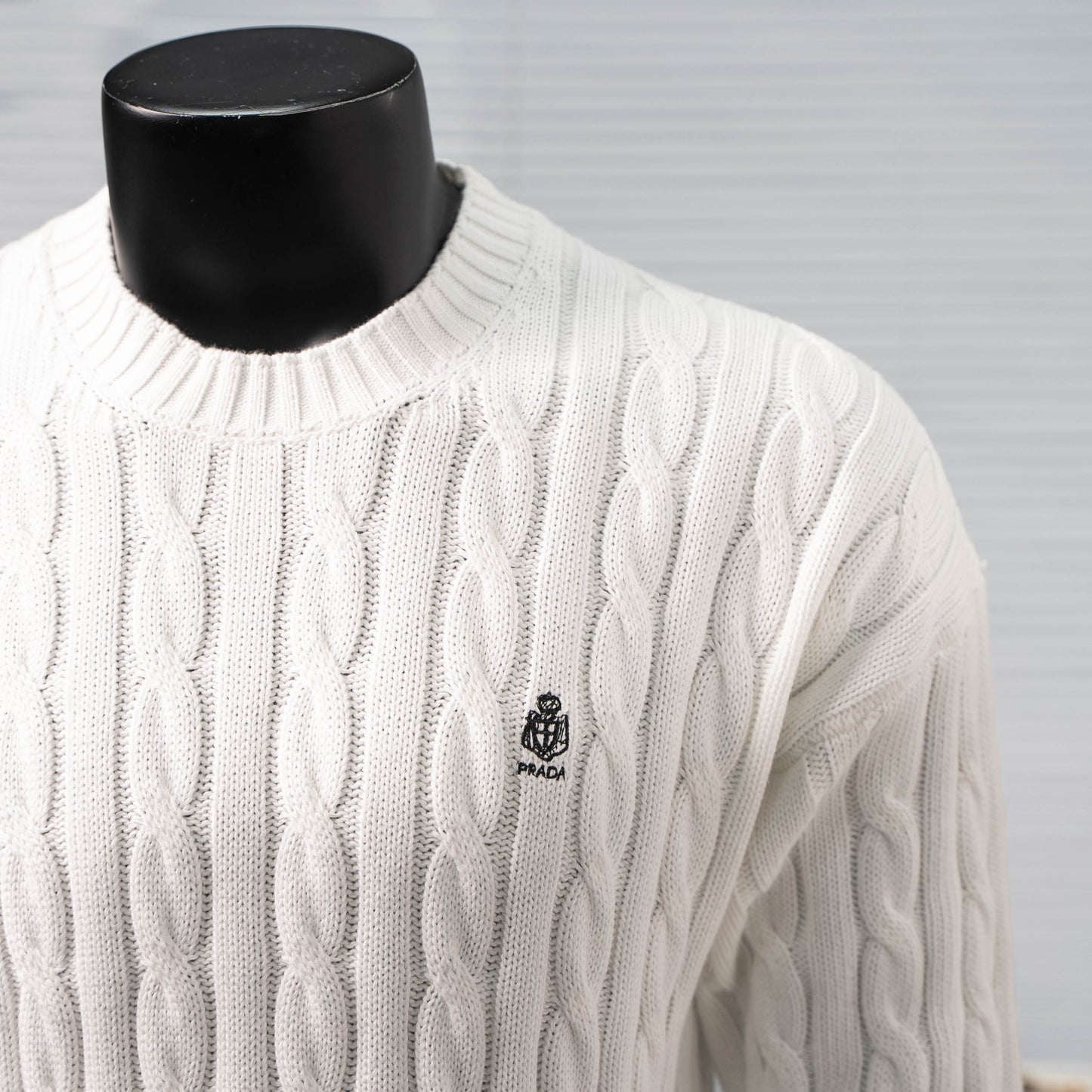 PRADA CABLE KNIT LOGO CREW NECK SWEATER– 1:1 HIGH END