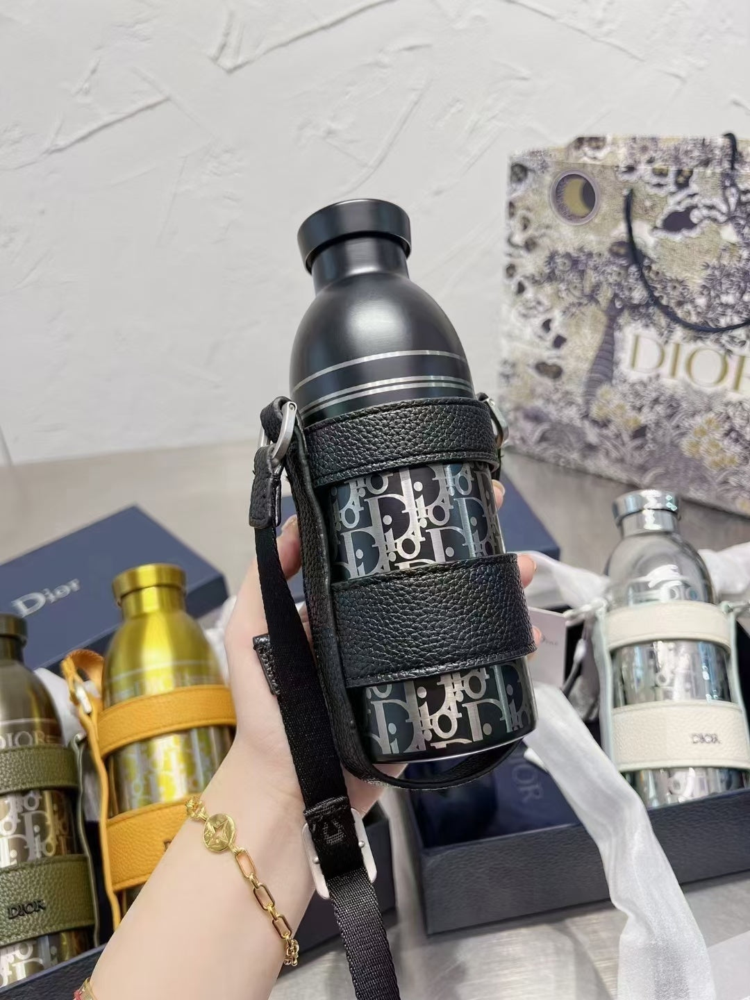 Dior Bottle 500ML (4 Farben) – mit Box (Kopie)