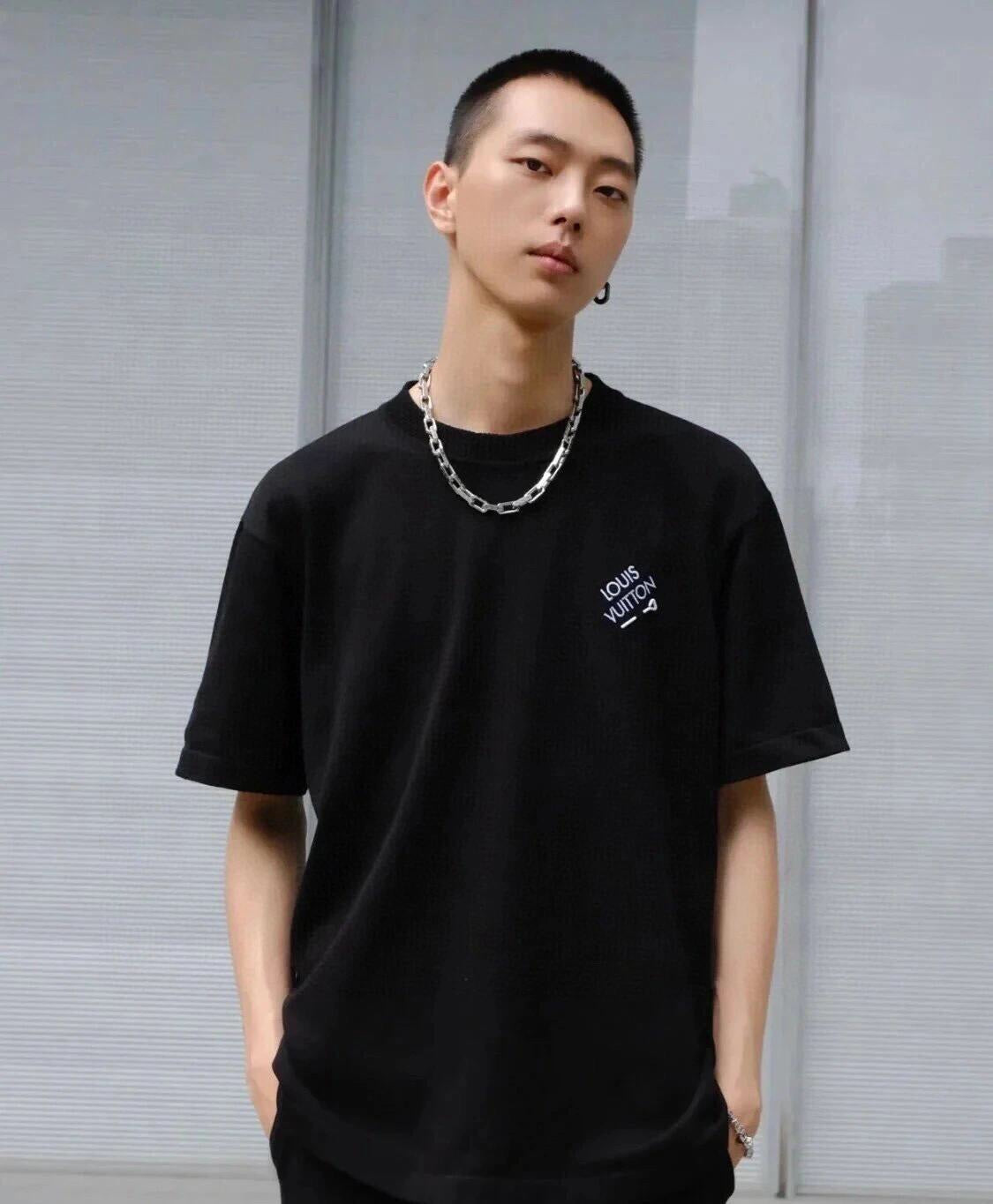 LOUIS VUITTON T-SHIRT - SUPER CLONE