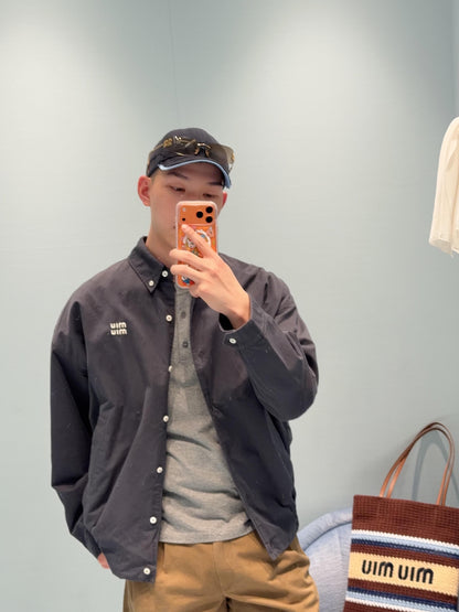 MIU MIU EMBROIDERED LOGO SNAP-BUTTON CASUAL JACKET– 1:1 HIGH END