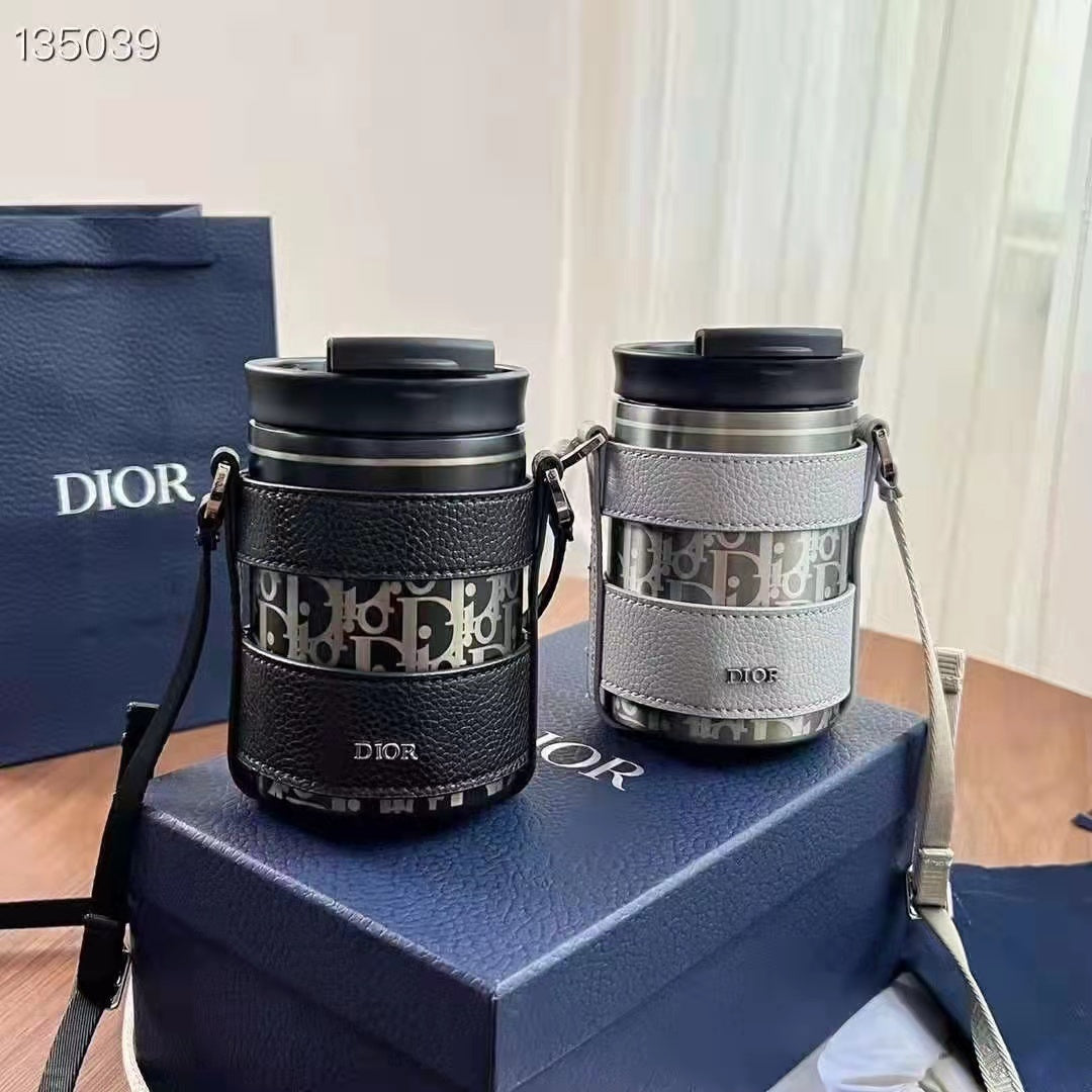 Dior Bottle 300ML (2 Farben) – mit Box - HIGH QUALITY