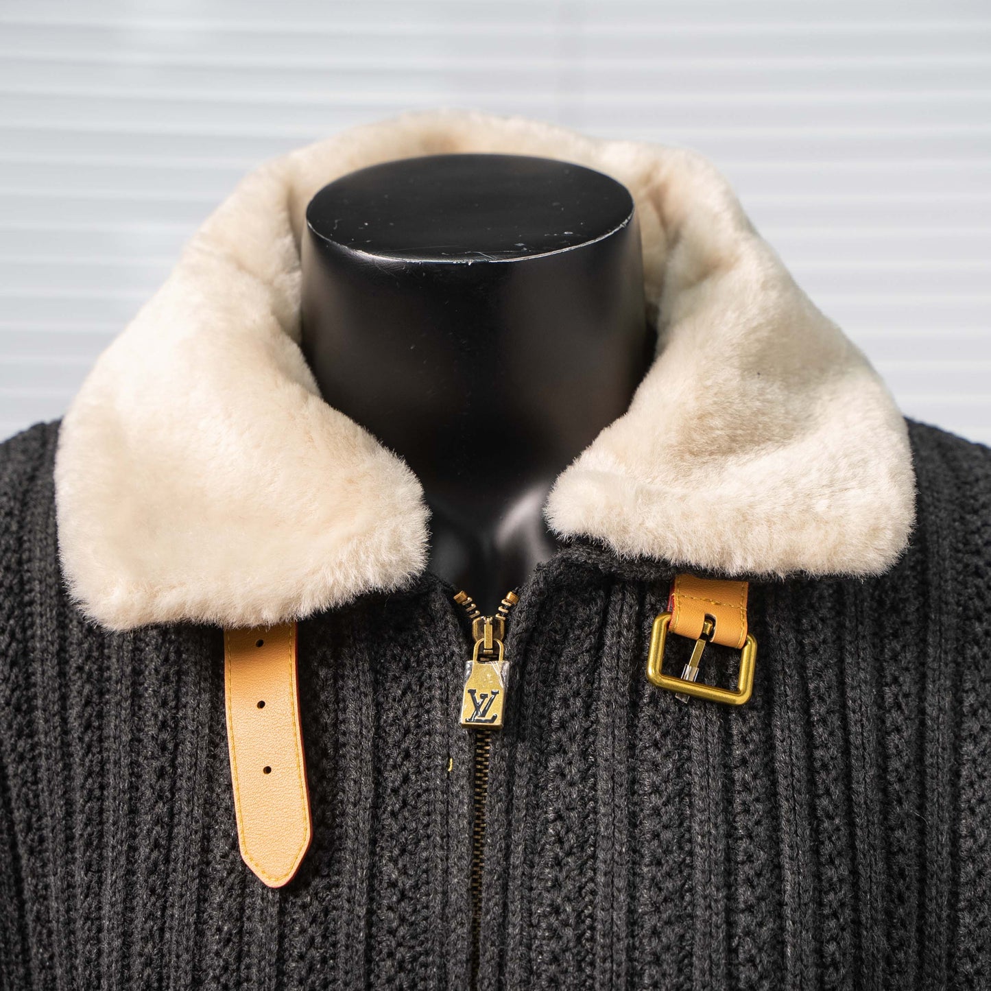 LOUIS VUITTON SHEARLING COLLAR KNIT ZIP JACKET – 1:1 HIGH END