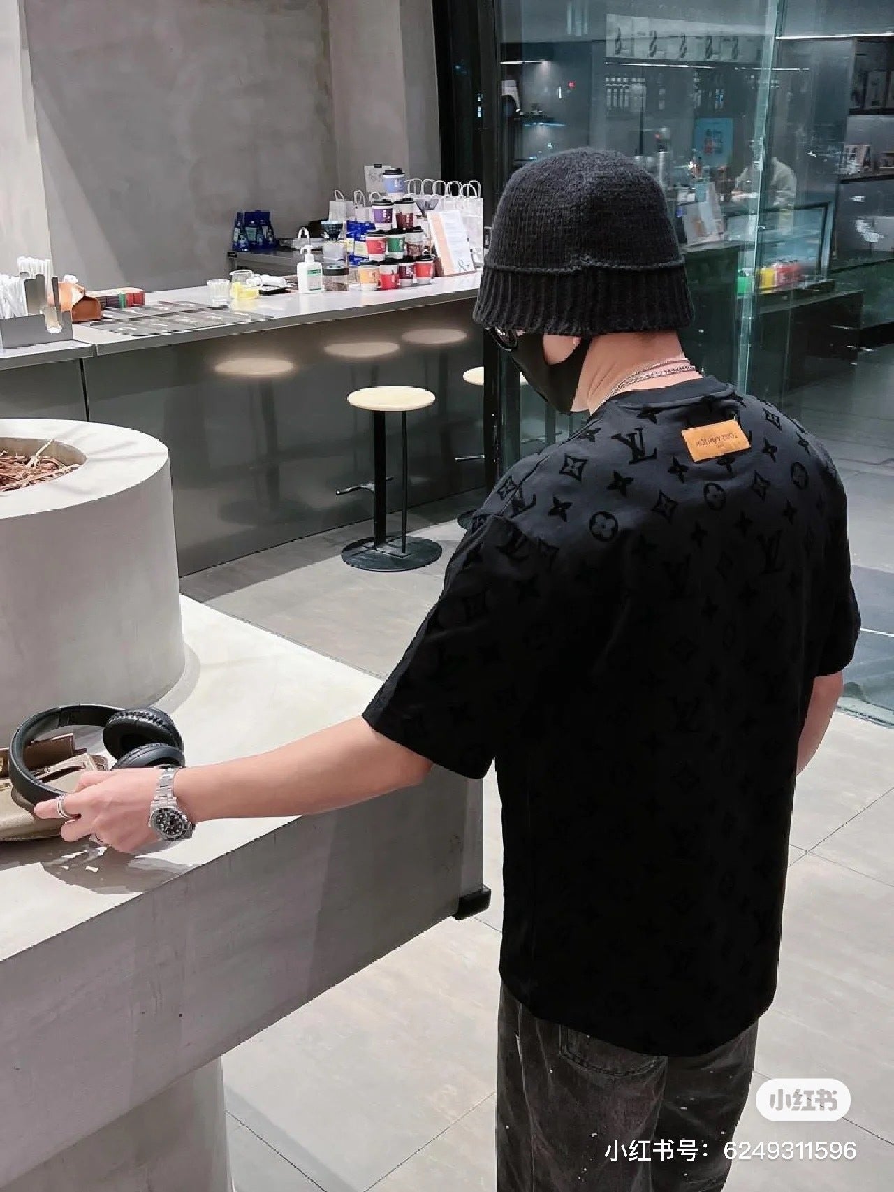 LOUIS VUITTON T-SHIRT - SUPER CLONE