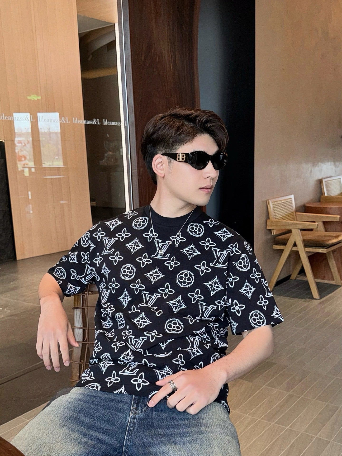LOUIS VUITTON T-SHIRT - SUPER CLONE