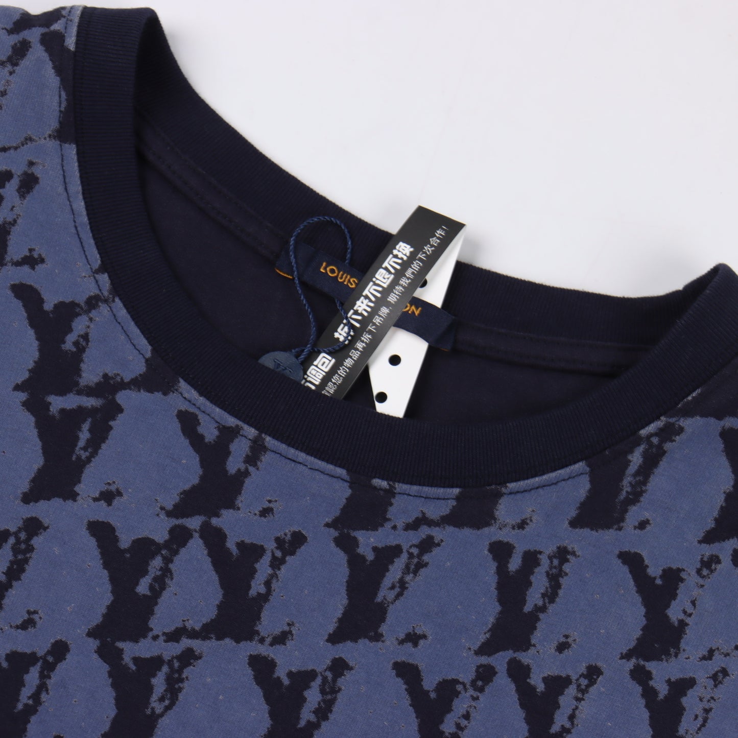 LOUIS VUITTON T-SHIRT - SUPER CLONE