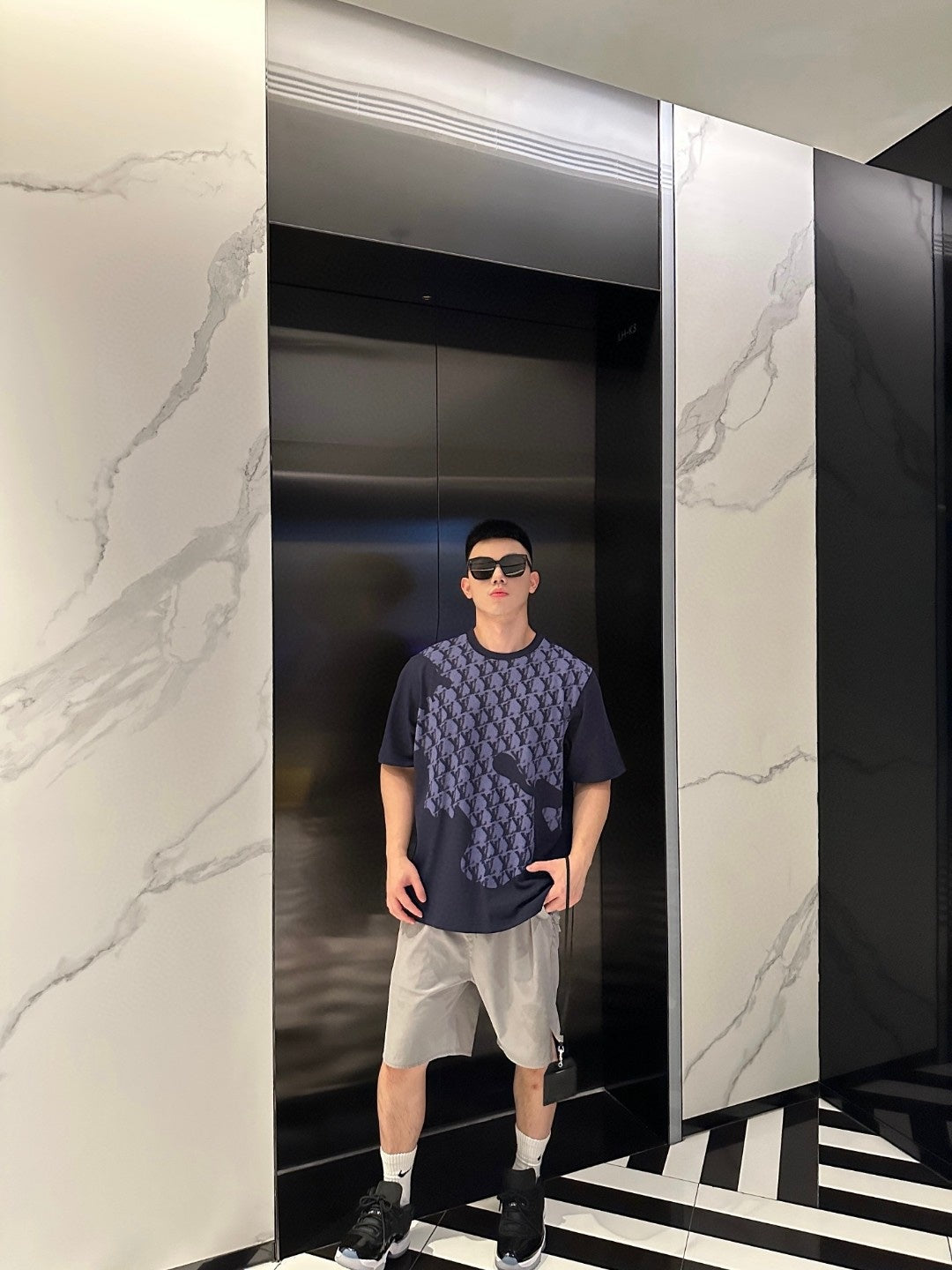 LOUIS VUITTON T-SHIRT - SUPER CLONE