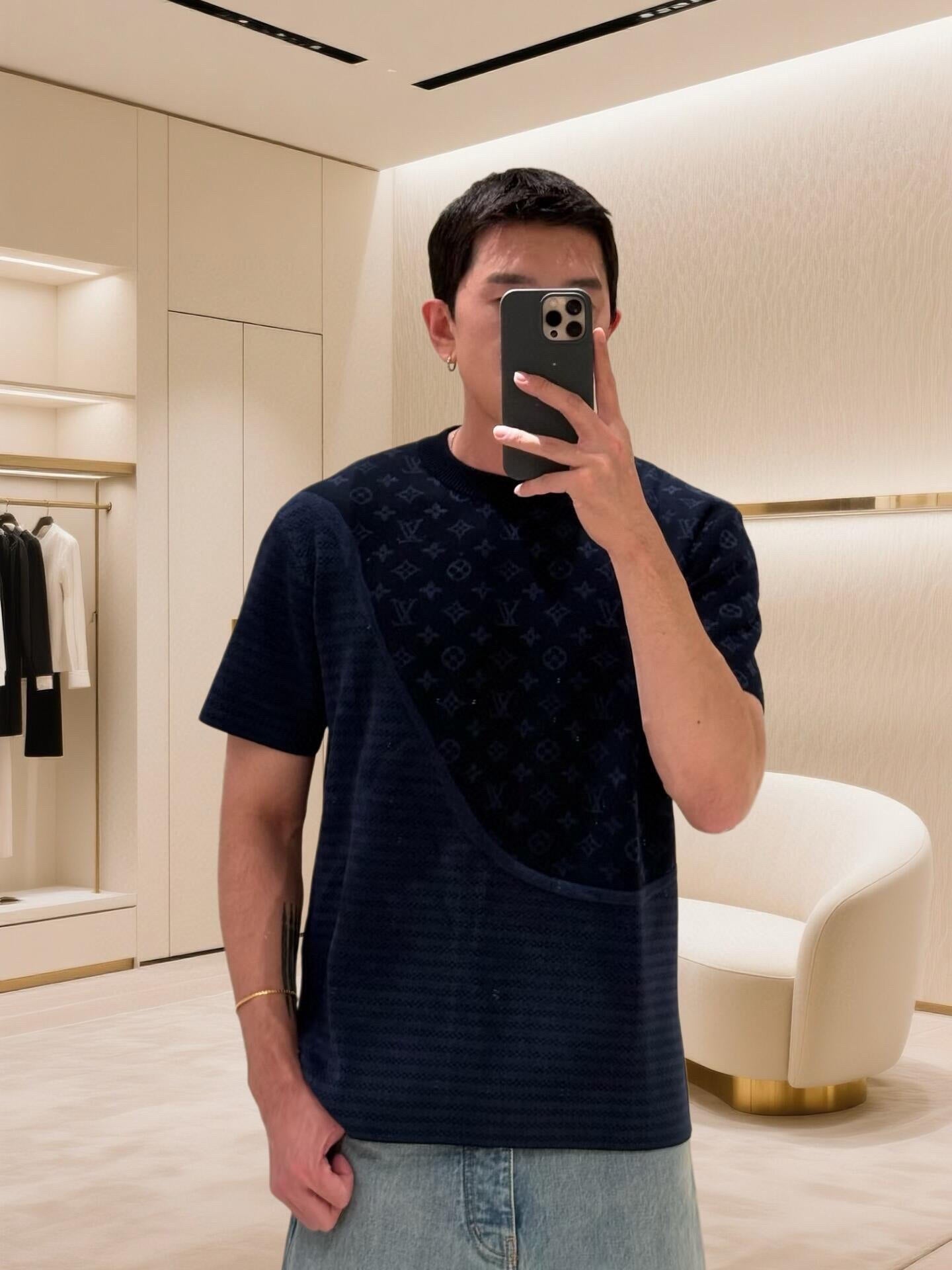 LOUIS VUITTON T-SHIRT - SUPER CLONE