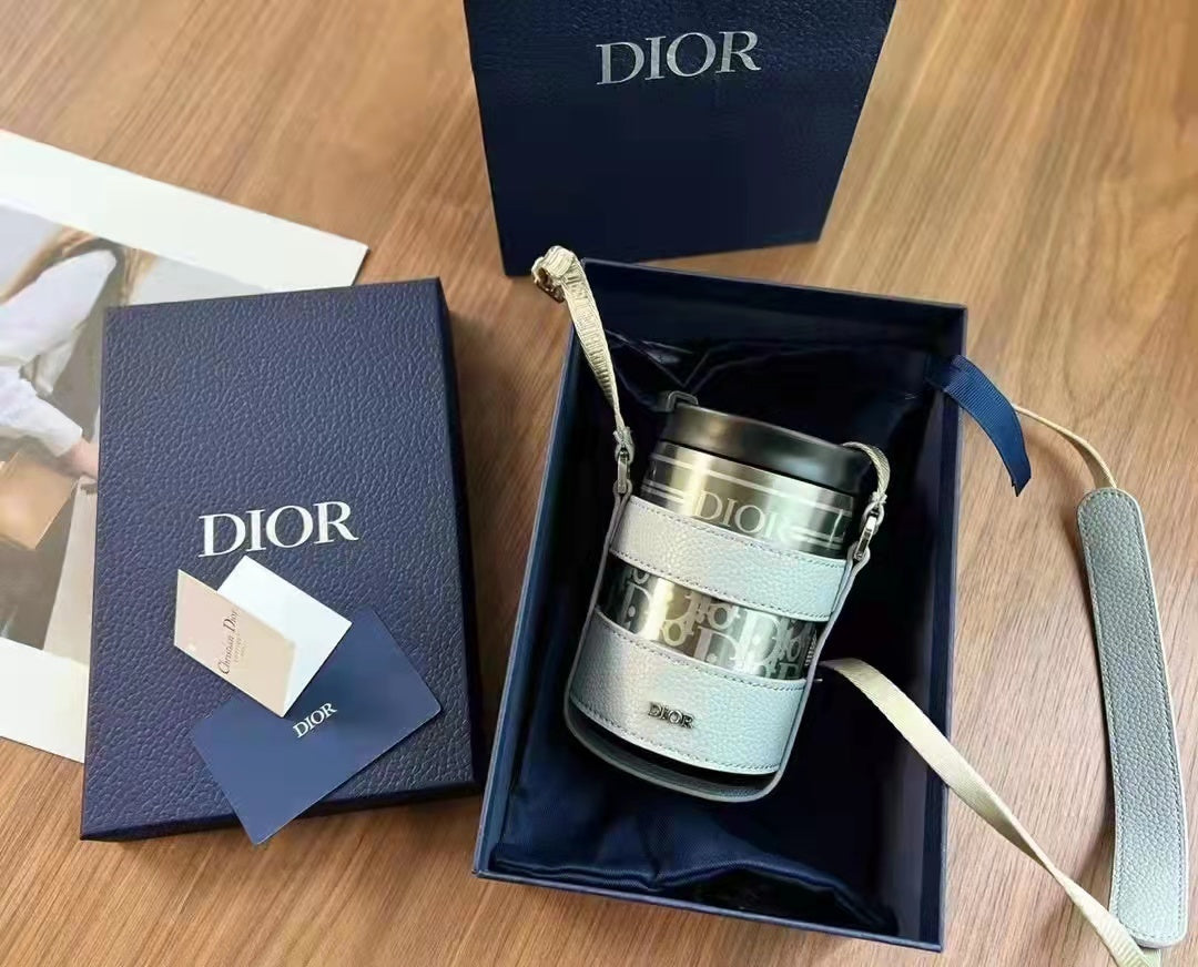 Dior Bottle 300ML (2 Farben) – mit Box - HIGH QUALITY