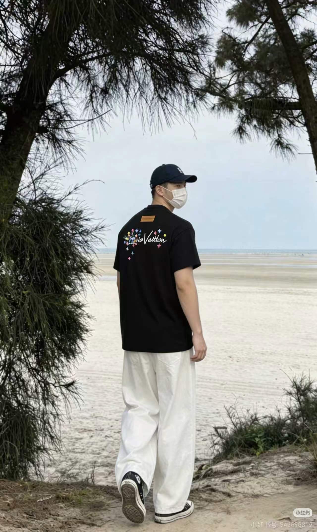 LOUIS VUITTON T-SHIRT - SUPER CLONE