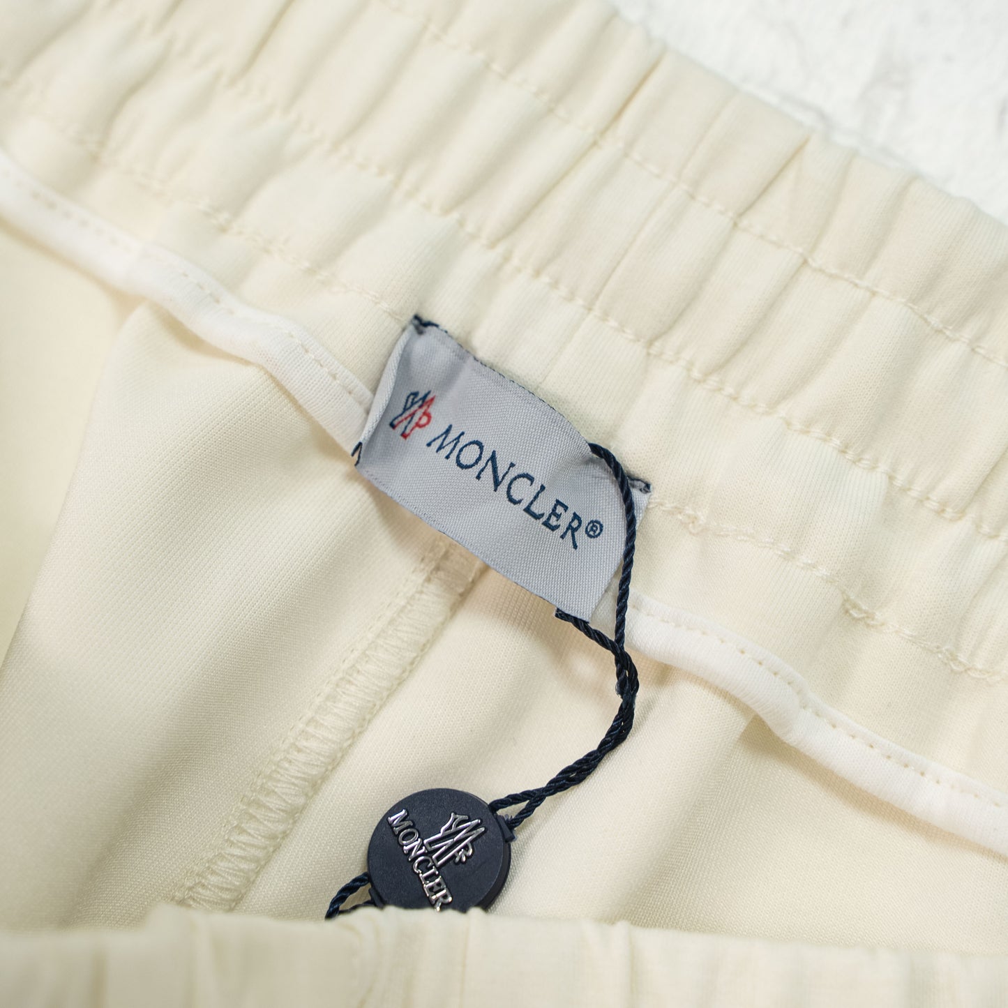 MONCLER EMBROIDERED LOGO SWEAT SHORTS – 1:1 HIGH END