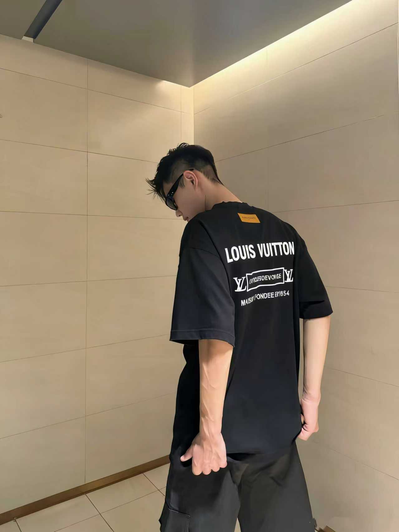 LOUIS VUITTON T-SHIRT - SUPER CLONE