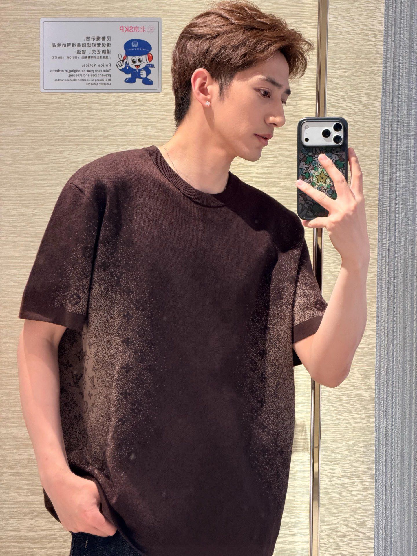LOUIS VUITTON T-SHIRT - SUPER CLONE