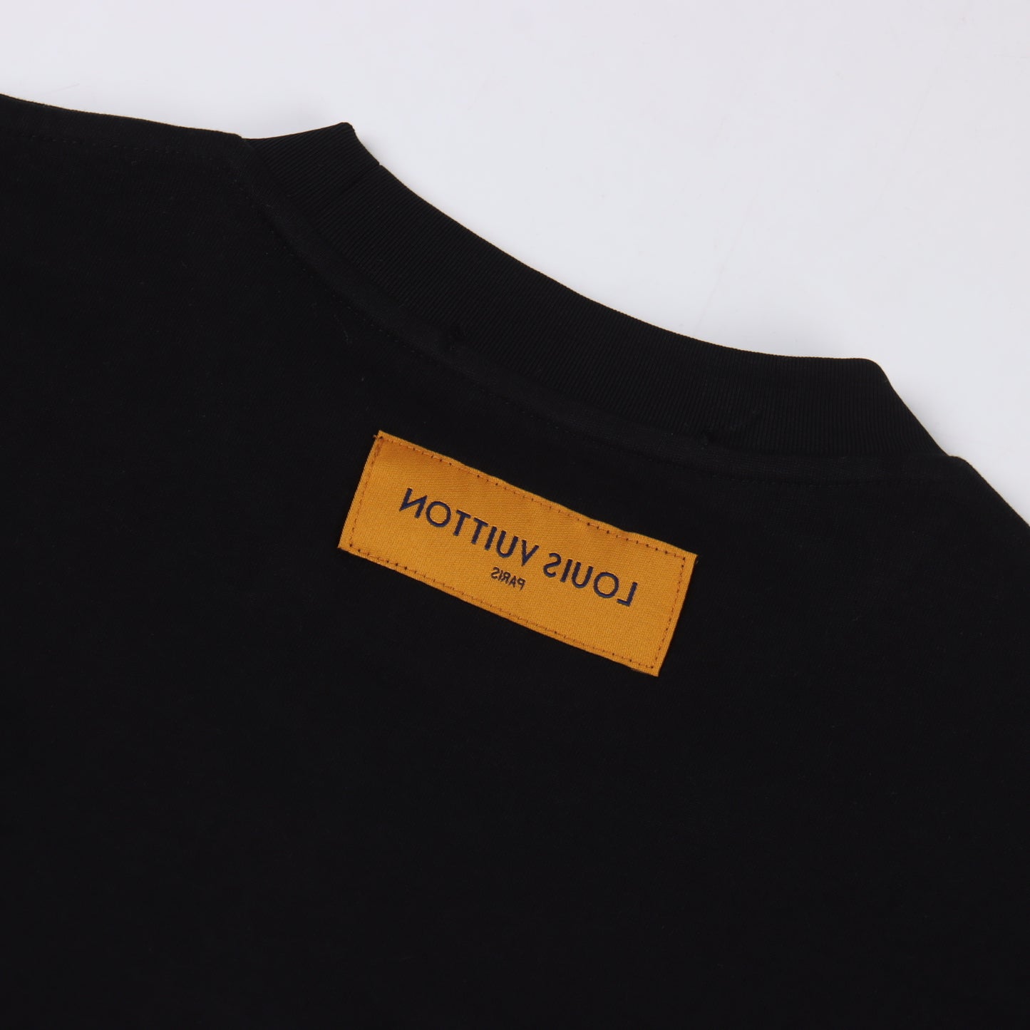 LOUIS VUITTON T-SHIRT - SUPER CLONE