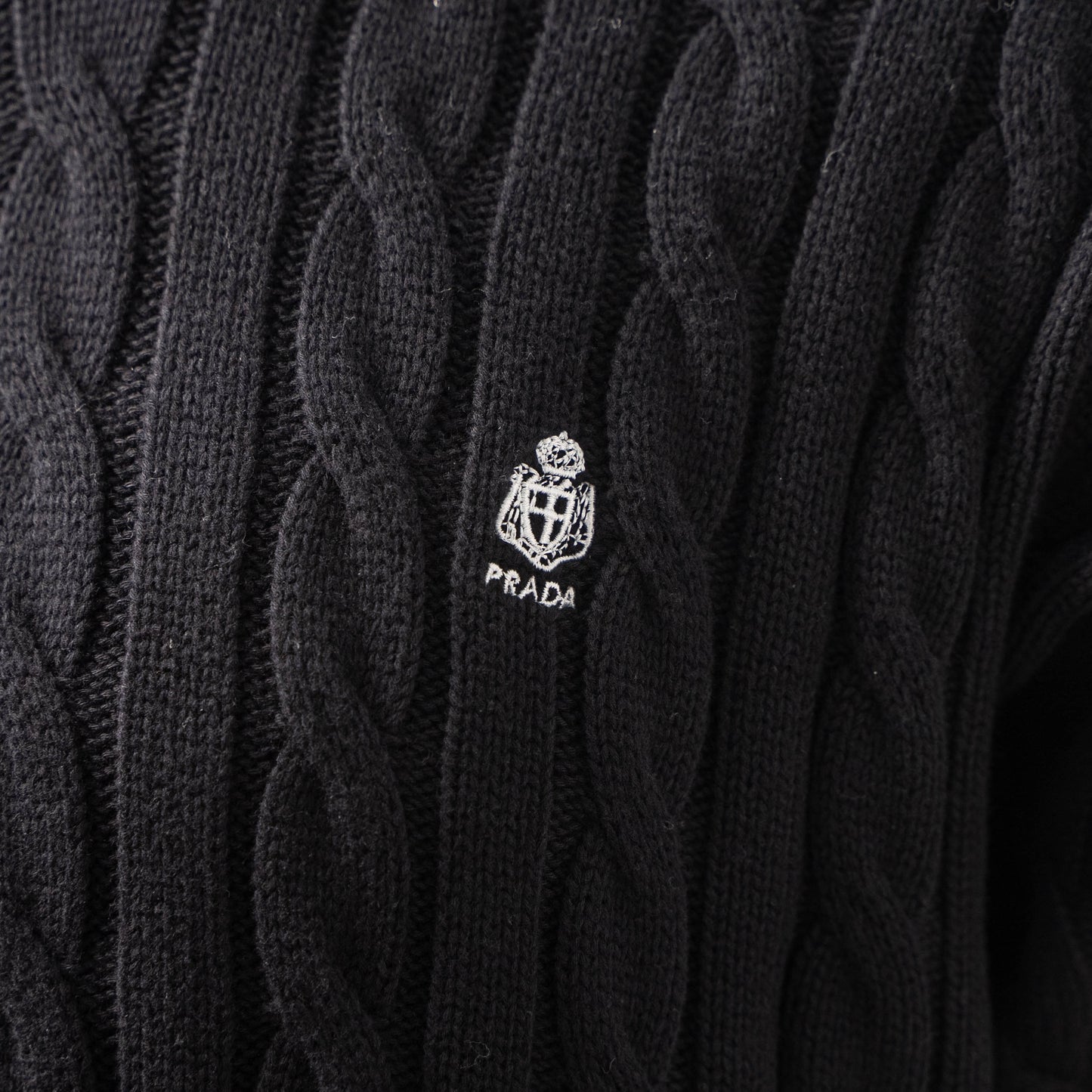 PRADA CABLE KNIT LOGO CREW NECK SWEATER– 1:1 HIGH END
