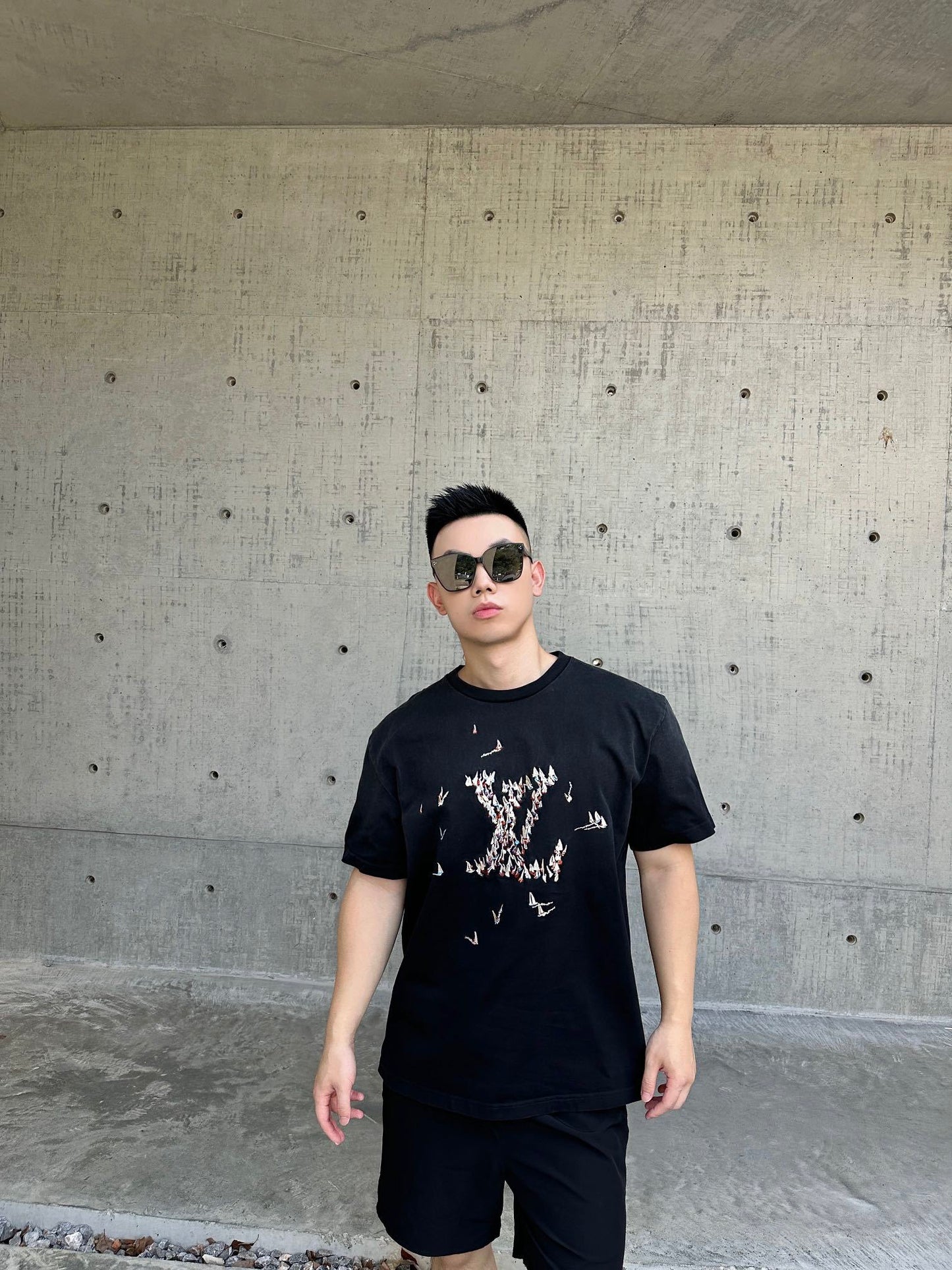 LOUIS VUITTON T-SHIRT - SUPER CLONE