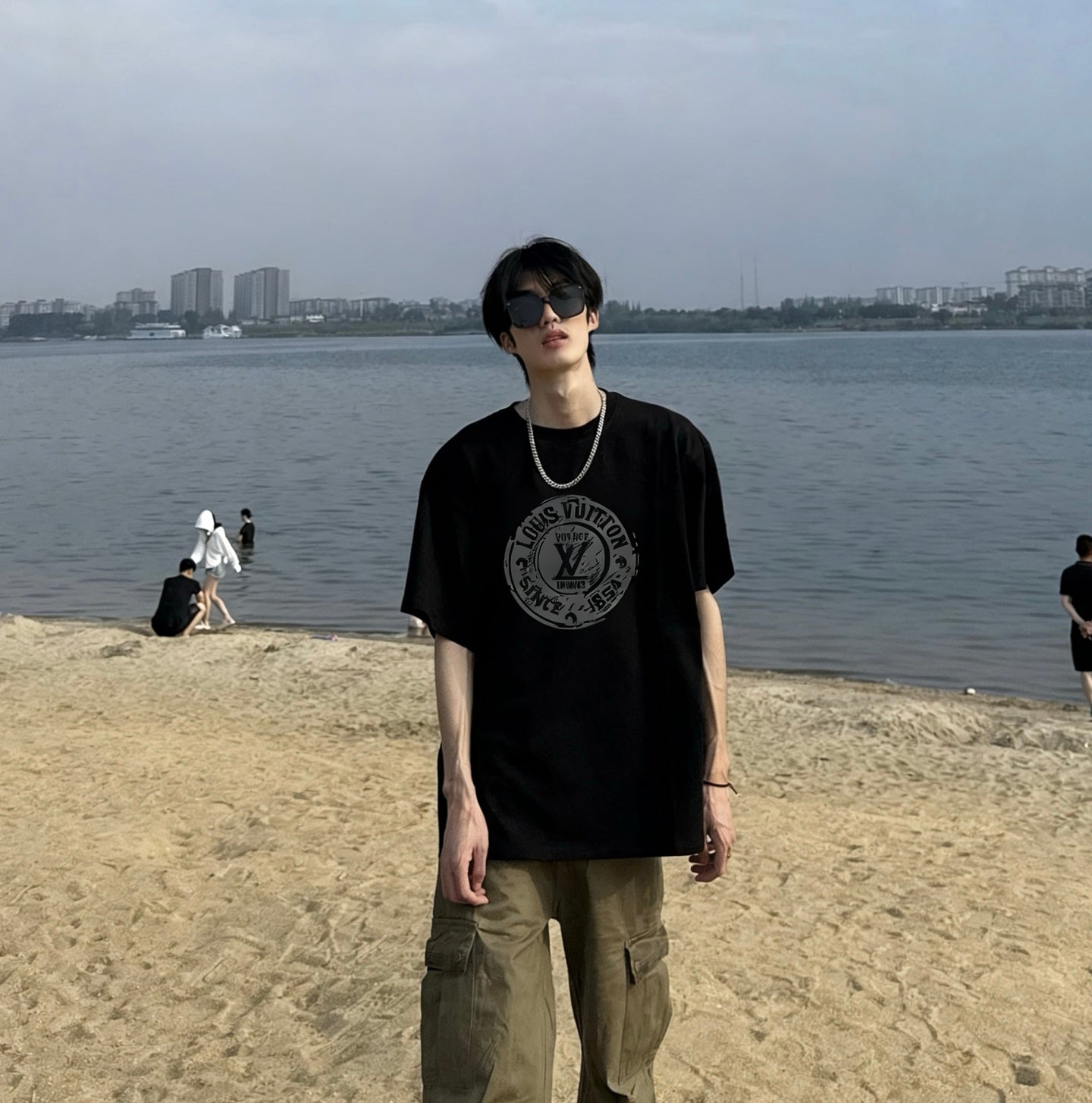LOUIS VUITTON T-SHIRT - SUPER CLONE