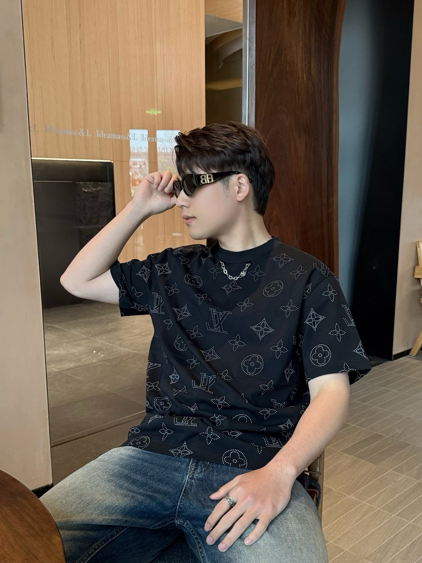 LOUIS VUITTON T-SHIRT - SUPER CLONE