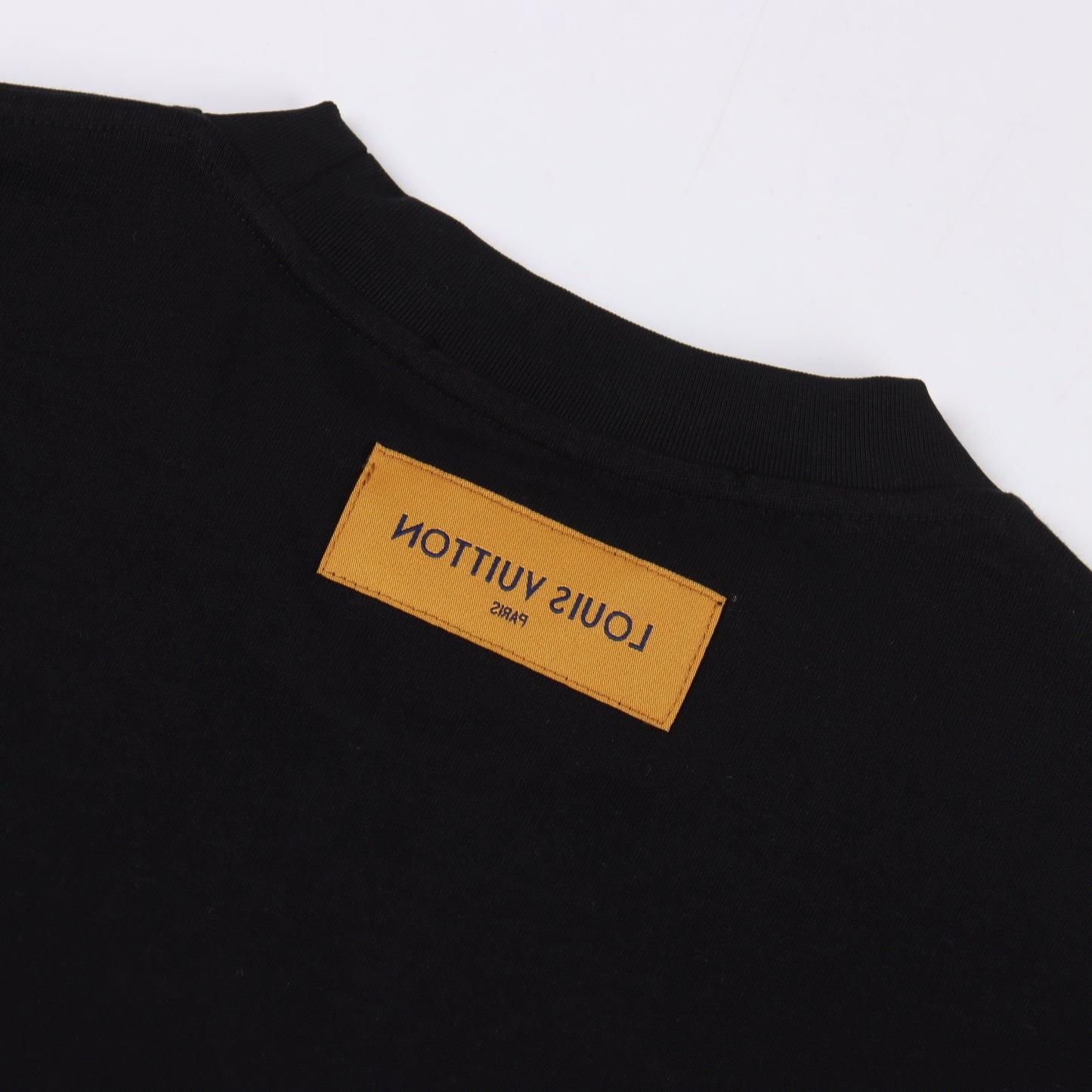 LOUIS VUITTON T-SHIRT - SUPER CLONE
