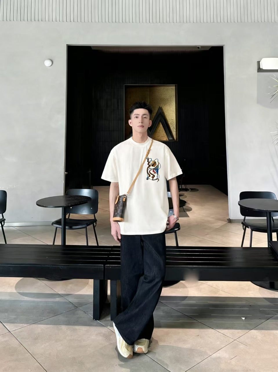 LOUIS VUITTON T-SHIRT - SUPER CLONE
