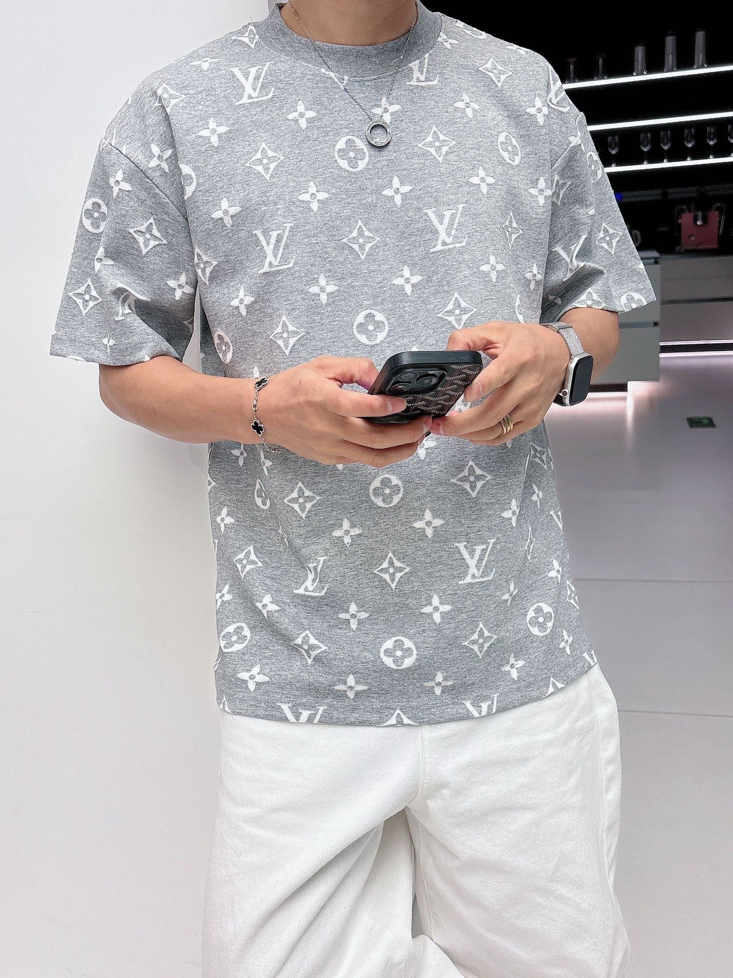 LOUIS VUITTON T-SHIRT - SUPER CLONE