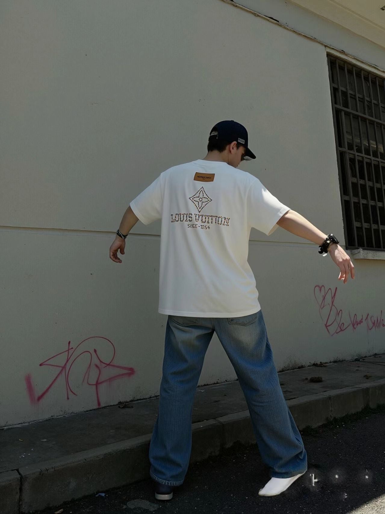 LOUIS VUITTON T-SHIRT - SUPER CLONE