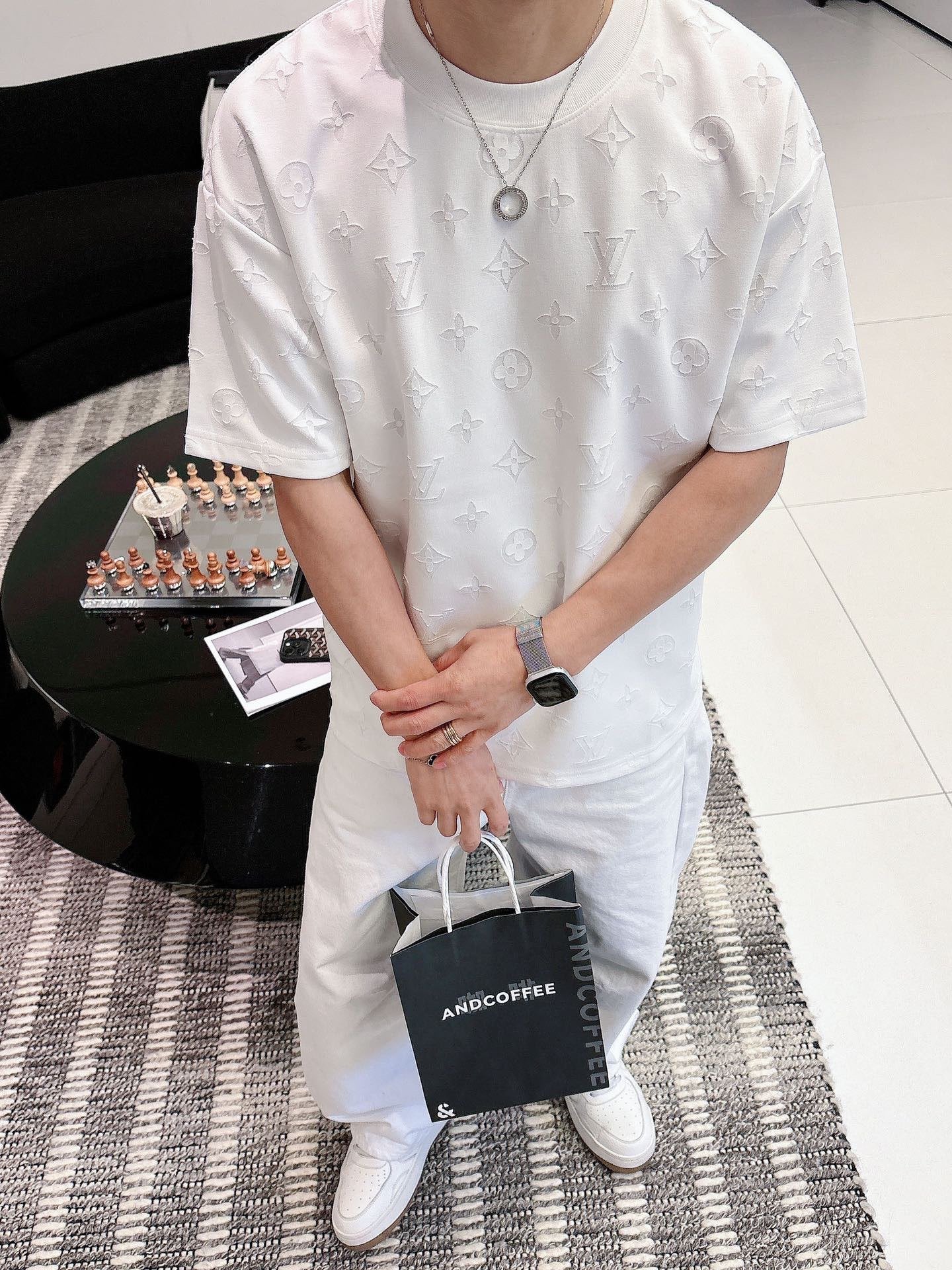 LOUIS VUITTON T-SHIRT - SUPER CLONE