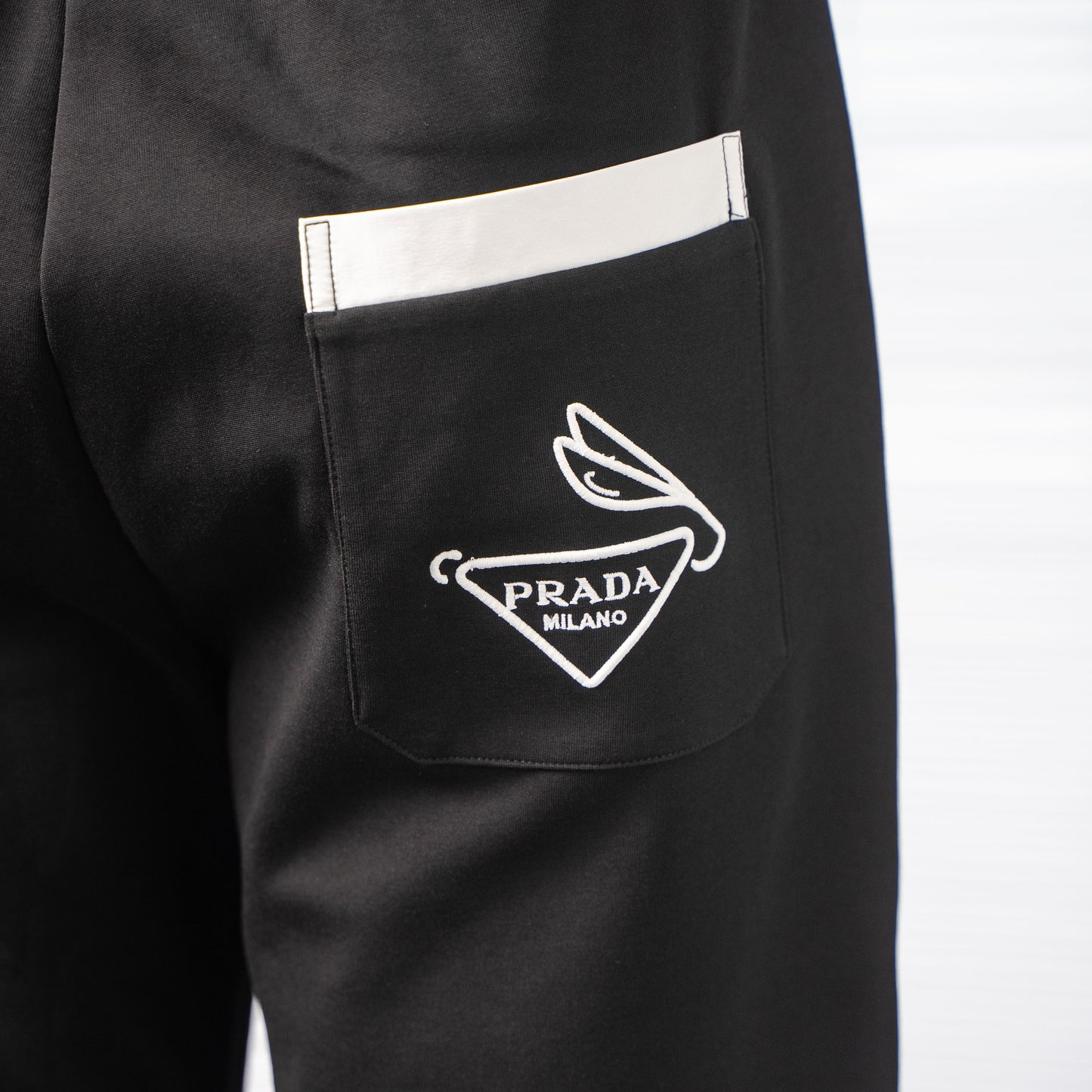 PRADA 2025SS INVERTED TRIANGLE CONTRAST POCKET TRACK PANTS – 1:1 HIGH END