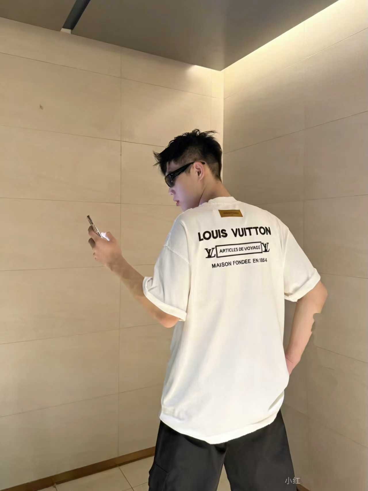 LOUIS VUITTON T-SHIRT - SUPER CLONE