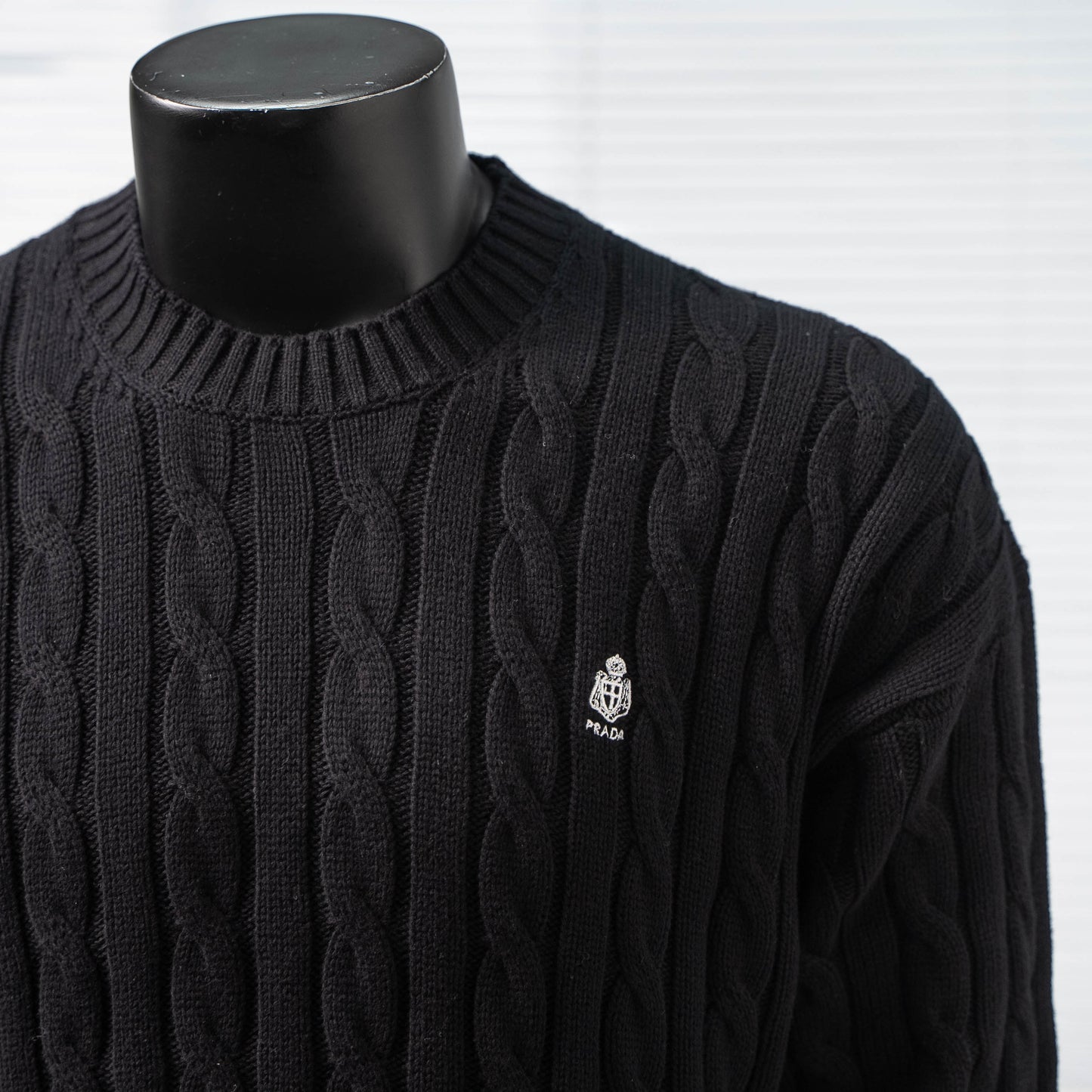PRADA CABLE KNIT LOGO CREW NECK SWEATER– 1:1 HIGH END