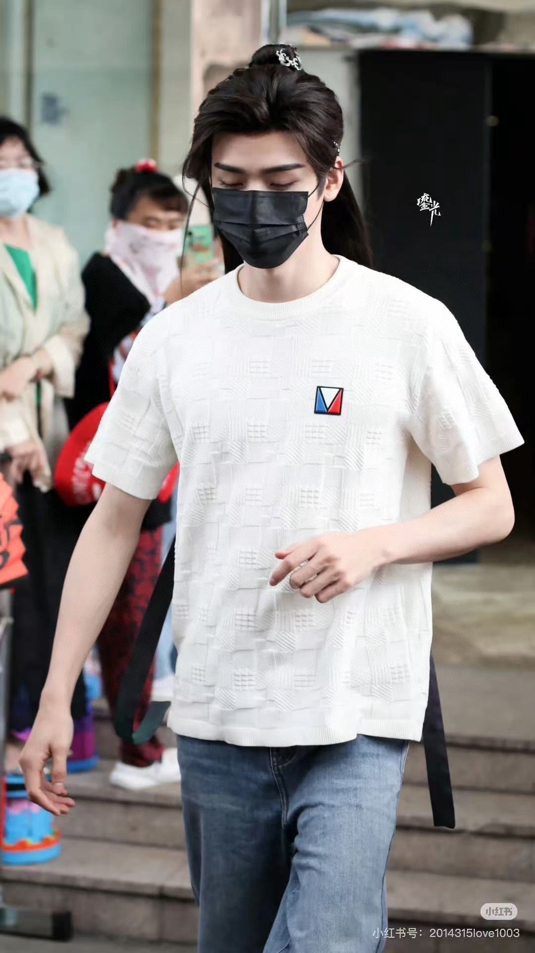LOUIS VUITTON T-SHIRT - SUPER CLONE