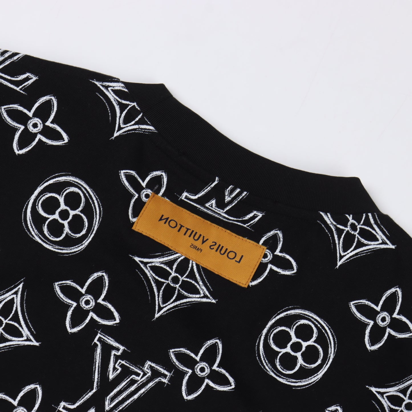 LOUIS VUITTON T-SHIRT - SUPER CLONE
