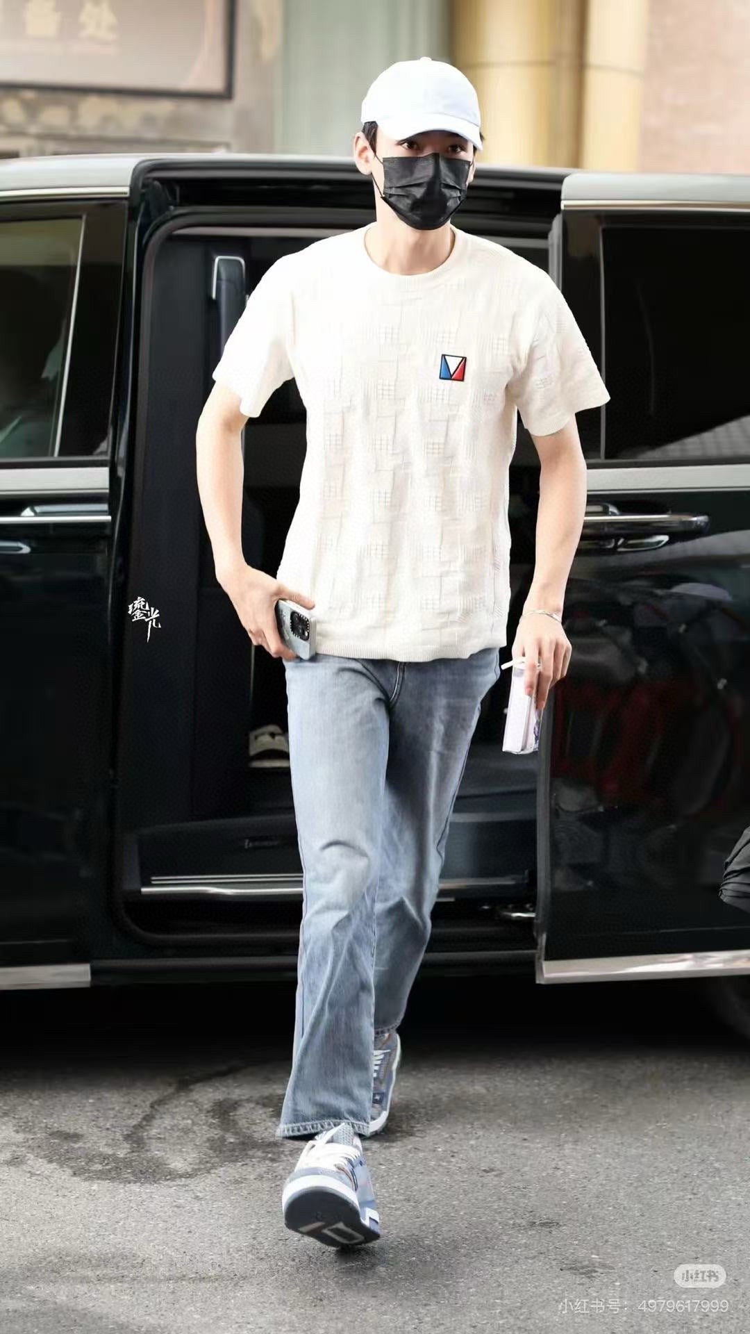 LOUIS VUITTON T-SHIRT - SUPER CLONE